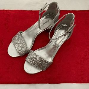 Low heels silver.